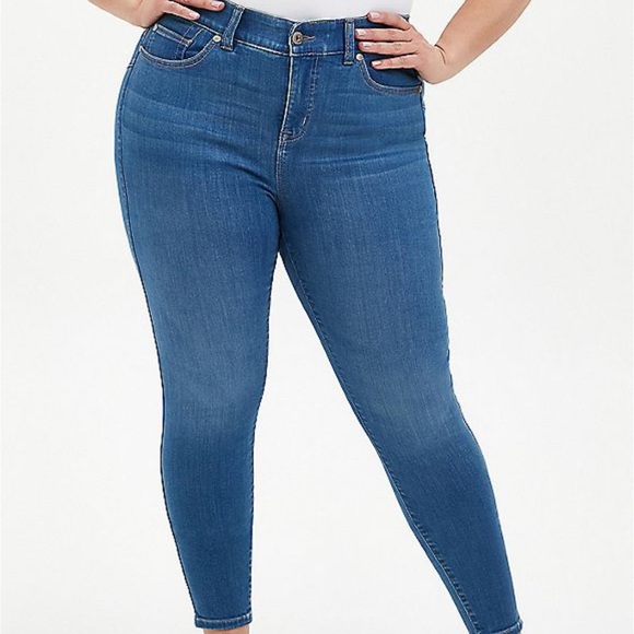 Torrid Bombshell Skinny Premium Jeans size 16R - Picture 1 of 8